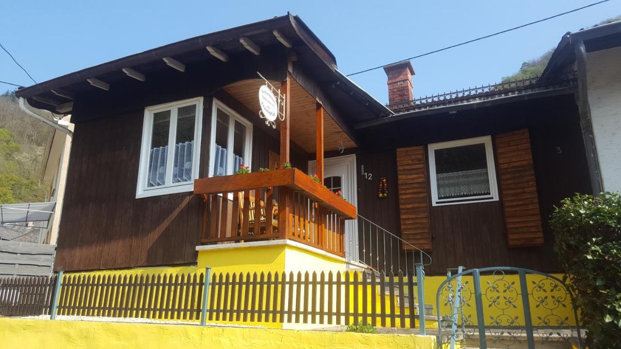Ferienhaus Am Traumpfad Hatzenport Ngoại thất bức ảnh
